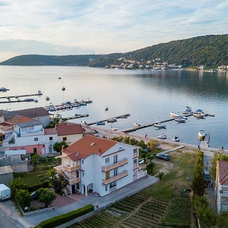 Tomulic Jasna I Miljenko Apartamento Supetarska Draga Exterior foto