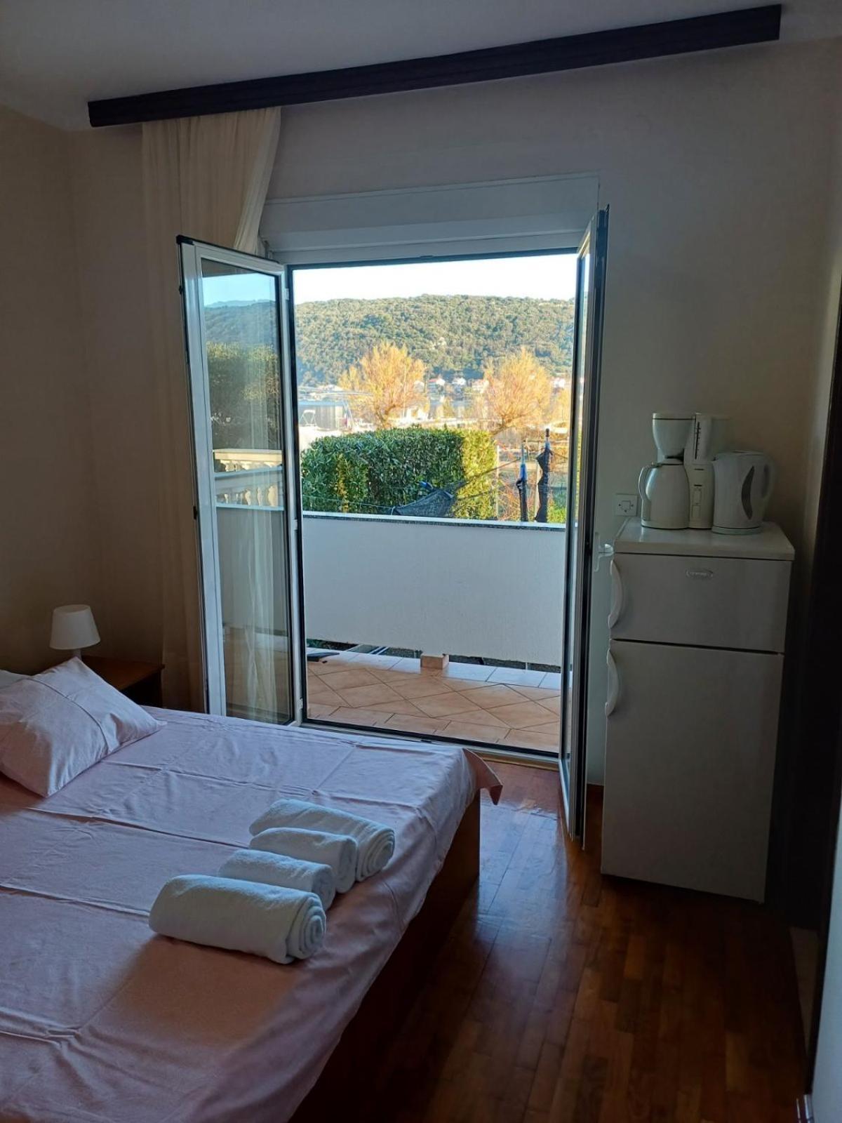 Tomulic Jasna I Miljenko Apartamento Supetarska Draga Exterior foto