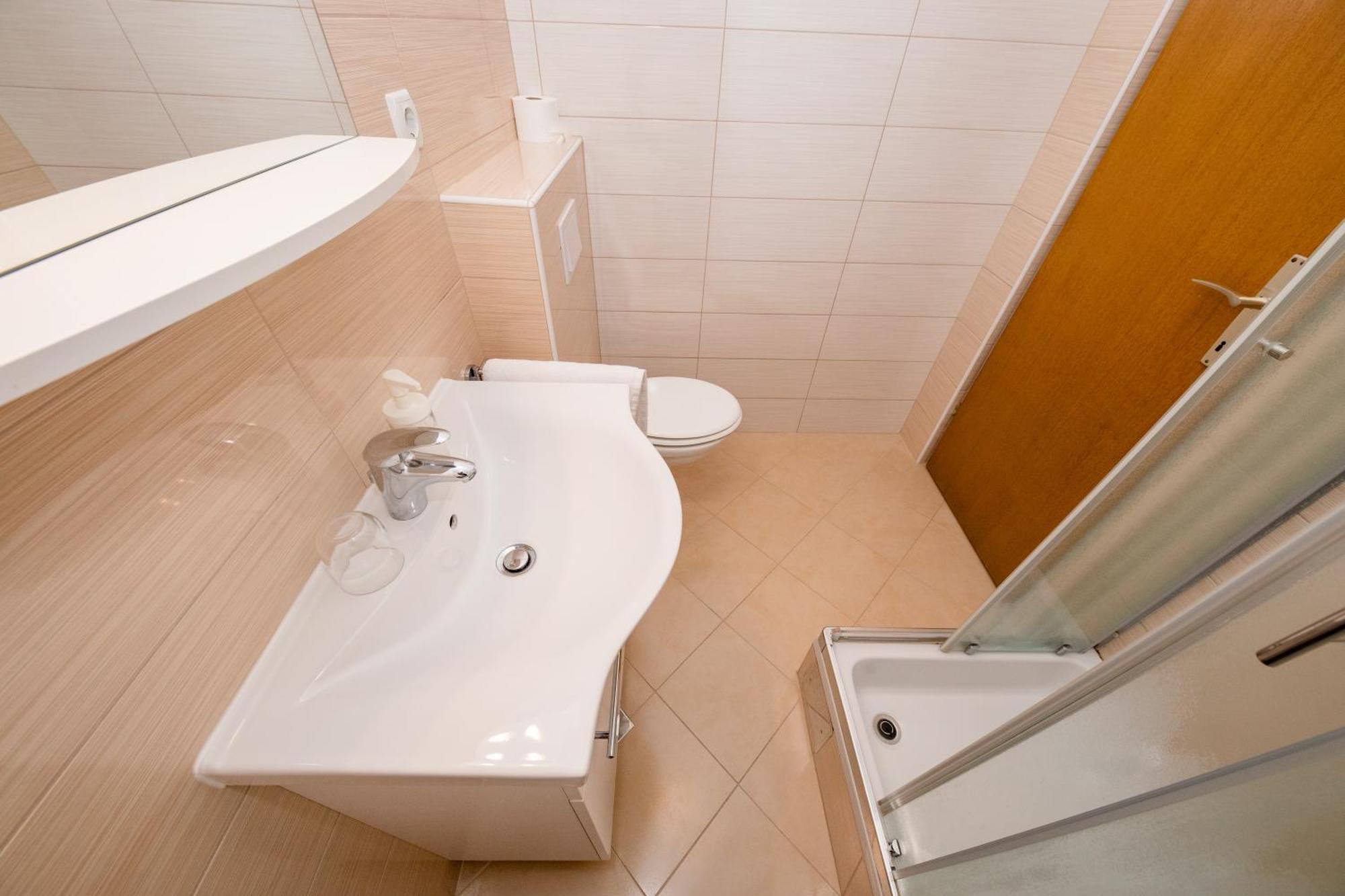 Tomulic Jasna I Miljenko Apartamento Supetarska Draga Exterior foto