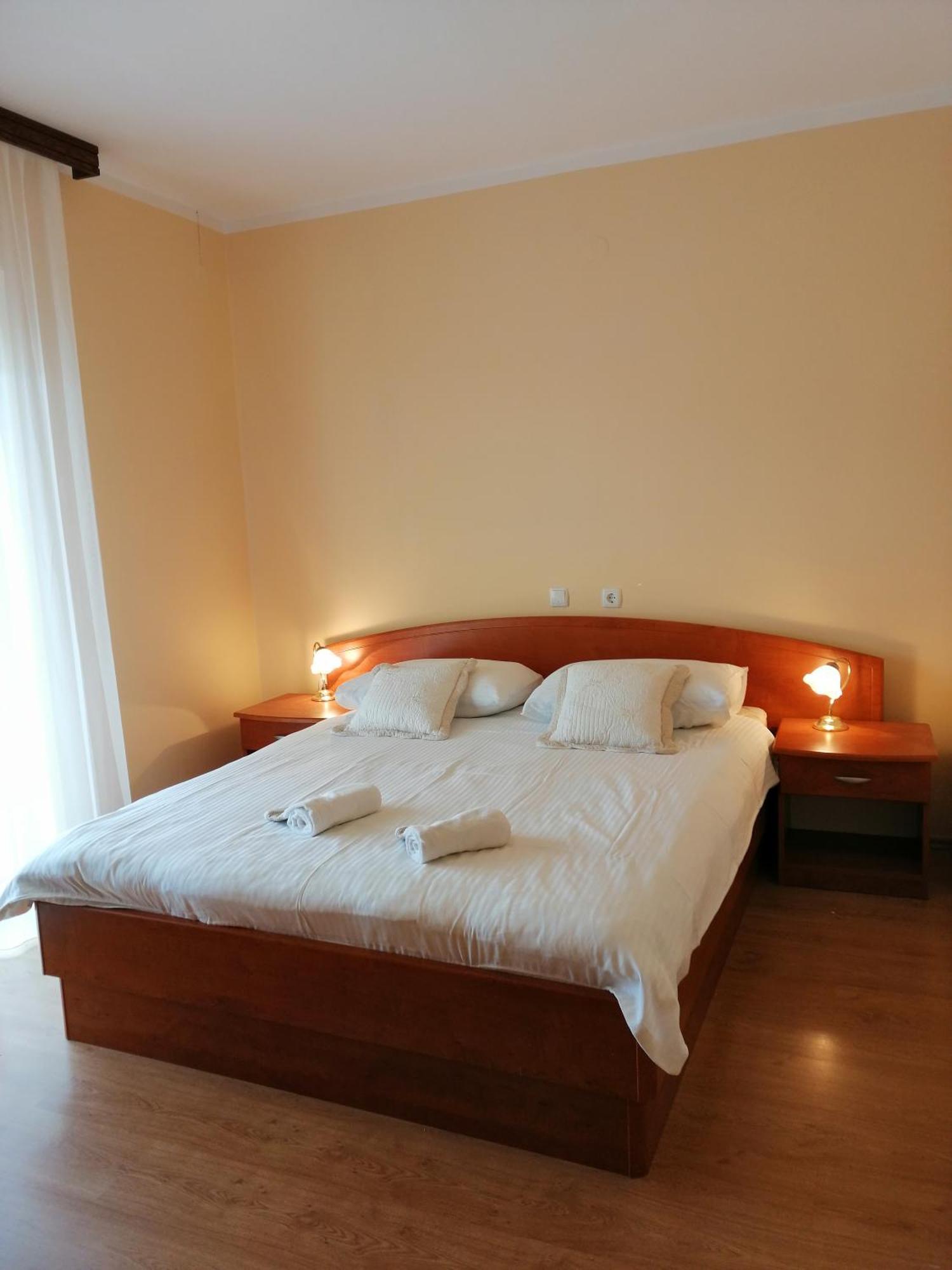 Tomulic Jasna I Miljenko Apartamento Supetarska Draga Exterior foto