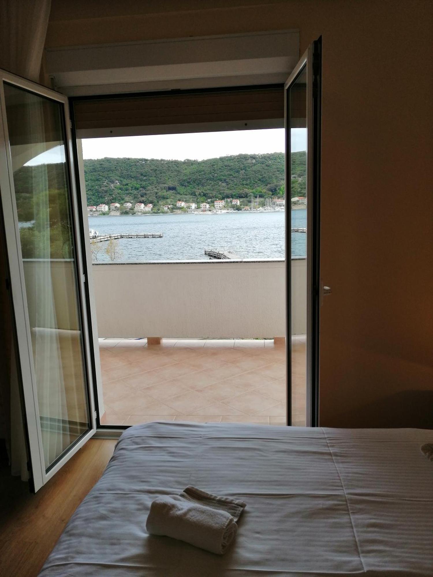 Tomulic Jasna I Miljenko Apartamento Supetarska Draga Exterior foto