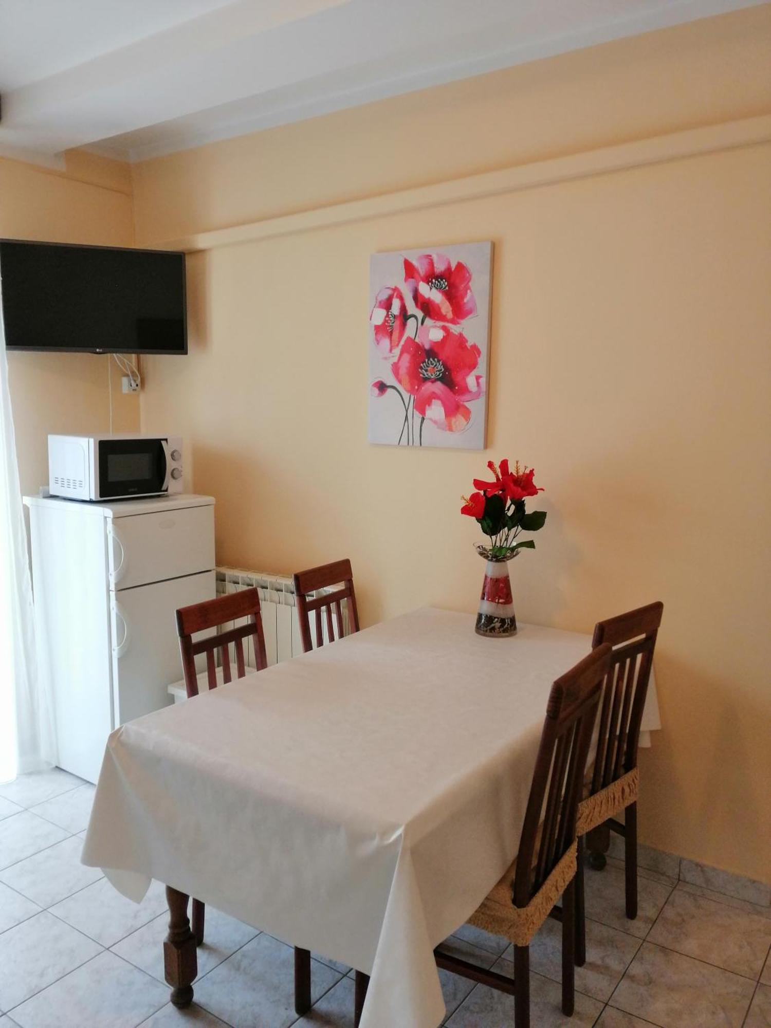 Tomulic Jasna I Miljenko Apartamento Supetarska Draga Exterior foto