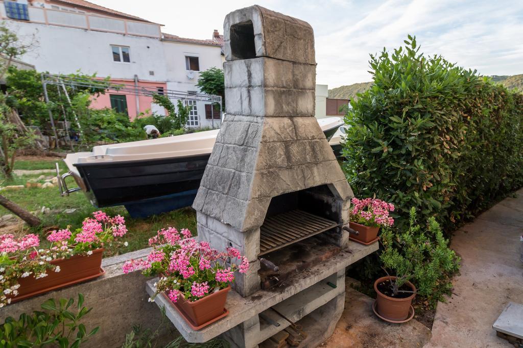 Tomulic Jasna I Miljenko Apartamento Supetarska Draga Exterior foto