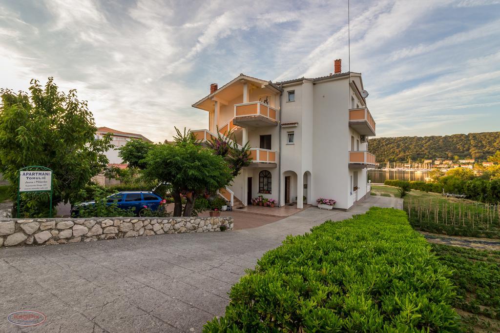 Tomulic Jasna I Miljenko Apartamento Supetarska Draga Exterior foto
