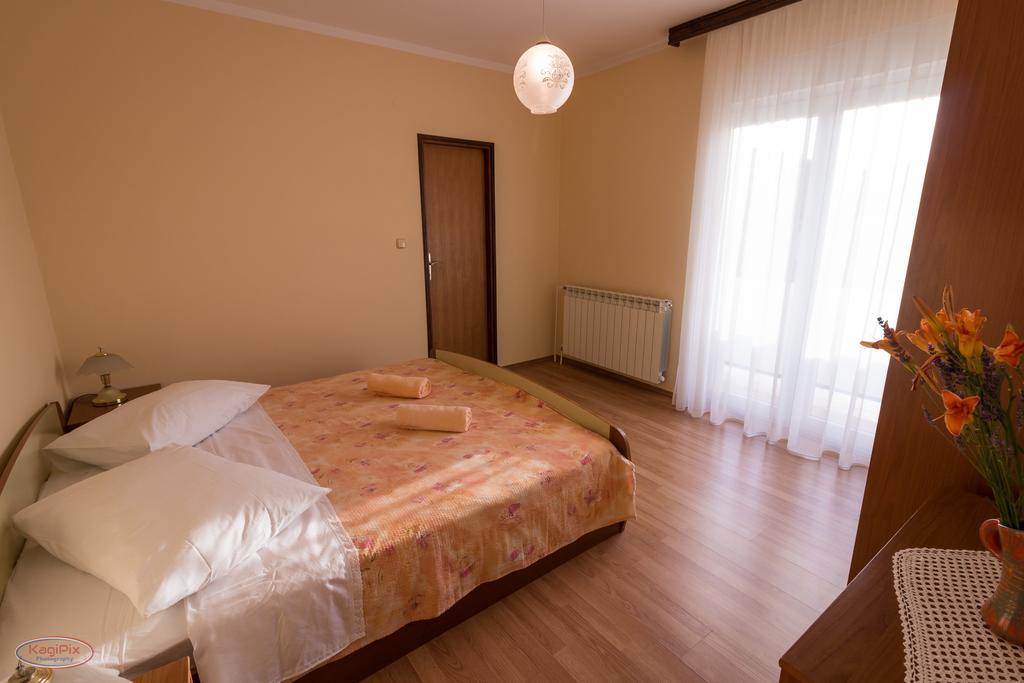 Tomulic Jasna I Miljenko Apartamento Supetarska Draga Exterior foto