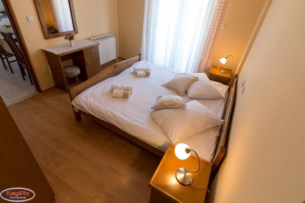 Tomulic Jasna I Miljenko Apartamento Supetarska Draga Exterior foto