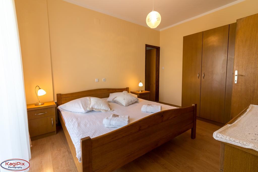 Tomulic Jasna I Miljenko Apartamento Supetarska Draga Exterior foto